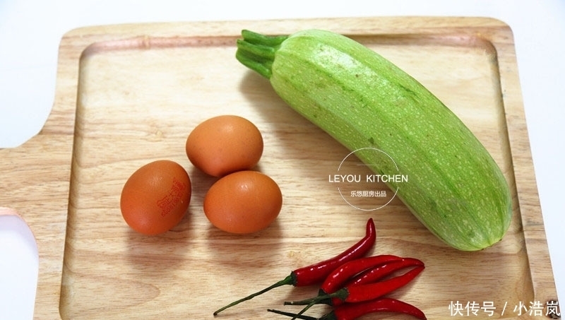 入味|炒一盘西葫芦出少半盘汤?掌握3点,入味好吃,还不易出汤