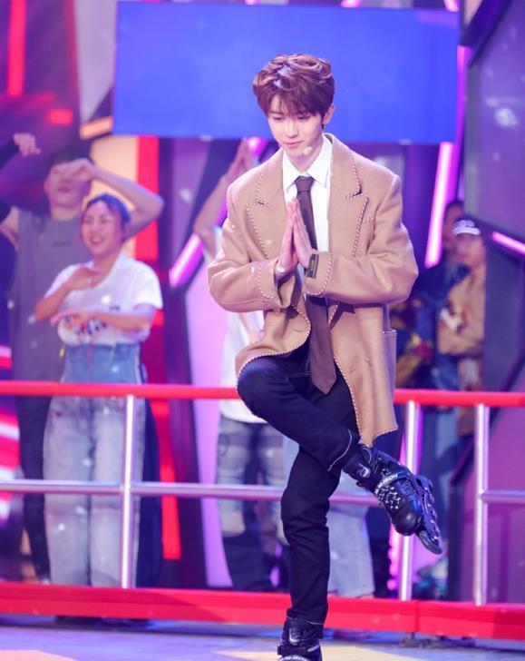 许佳琪|快本预告播出,许佳琪三字告白蔡徐坤,蔡徐坤却说吓死了