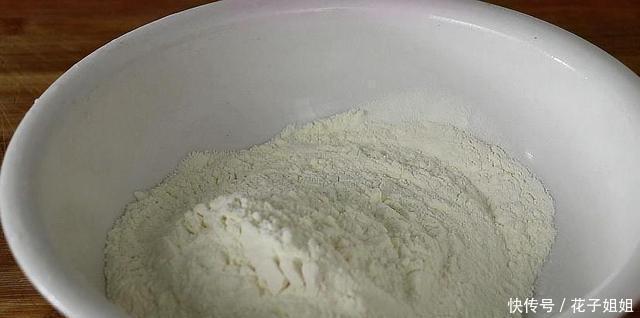 香辣扯面|面粉别再做老一套了,试试这样做,好吃解馋,比手擀面还劲道