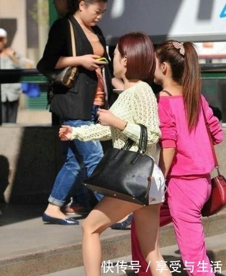  高度|小个子美女穿短裤配厚底鞋, 照样美出新高度, 一点不逊色高个美女