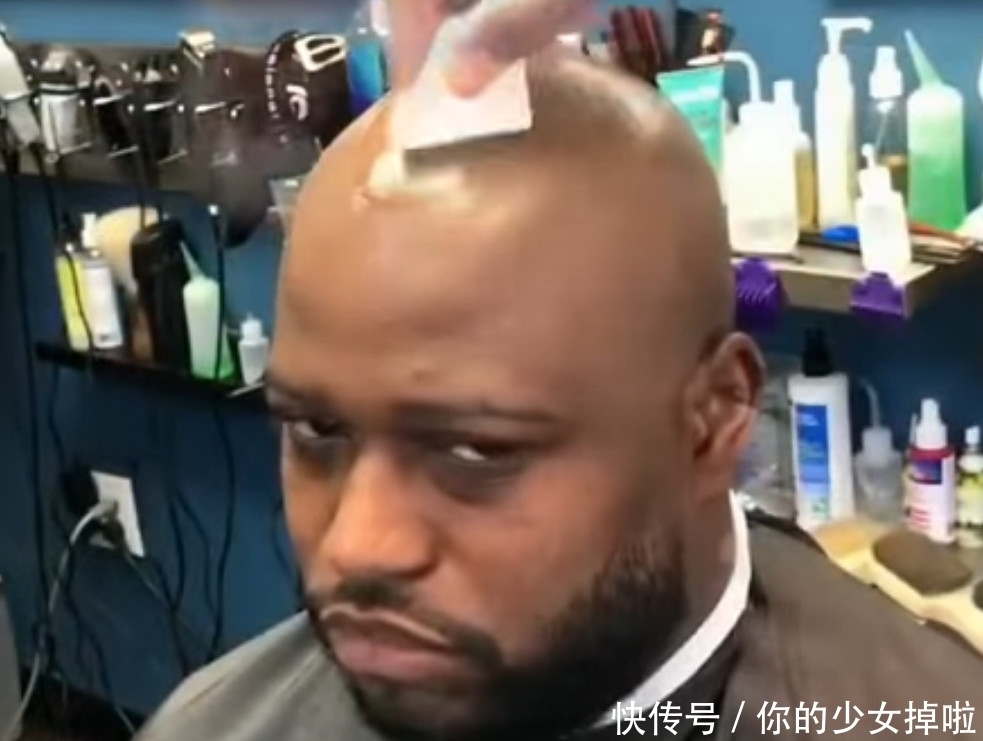 男子|光头男子理发被收1千块,自己觉得十分值得,自称变帅气
