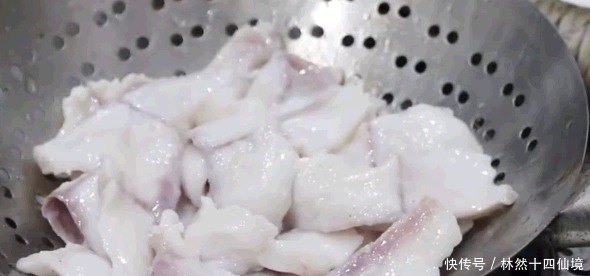 鱼肉|饭店里的鱼片特别滑?其实学会了这步,在家也能做