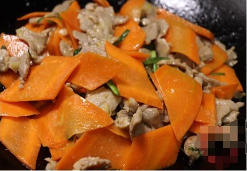  不腥|无论炒什么肉，都别马上下锅，大厨教你正确做法，肉不柴也不腥