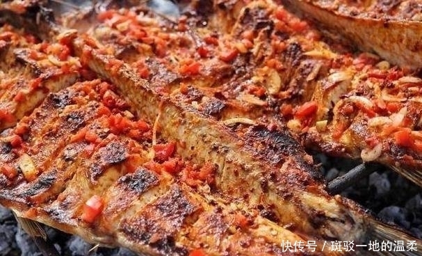 朋友|请几个朋友吃饭,只点了4串烧烤,最后还有剩下的!