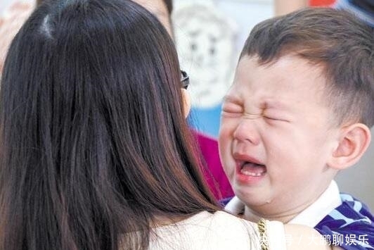 妈妈|猖狂人贩子当众抢娃，亲妈却被反咬一口，宝妈急中生智化解危机