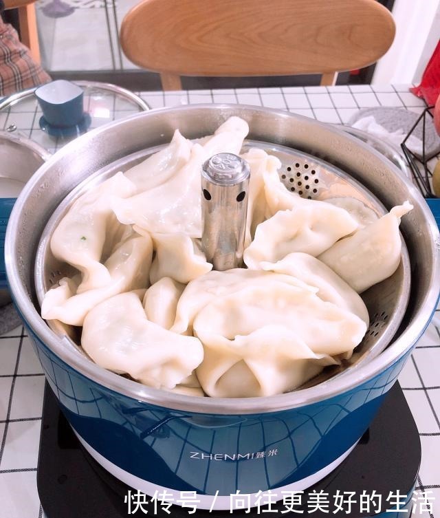 别光|煮饺子时,别光知道水开下锅!记住这个技巧,才香嫩好吃不破皮