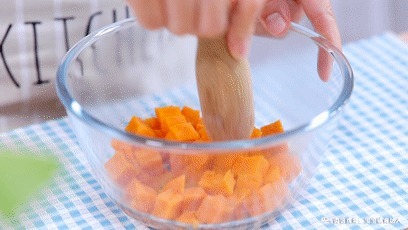 面粉|1根红薯,不烤不油炸,加碗面粉香软绵密,全家都要抢着吃