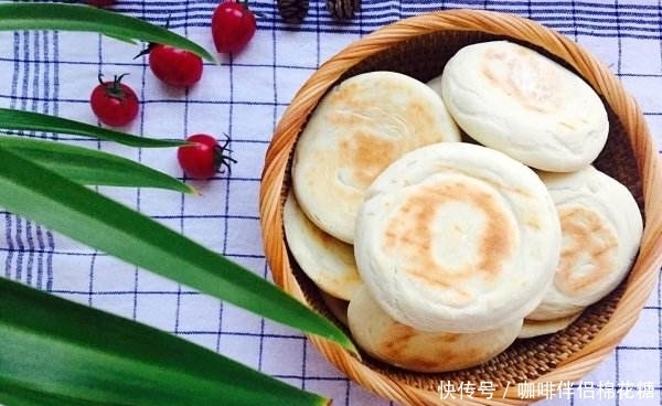 喜欢|串串店做白吉馍,食客喜欢吃,排队来买吃不够