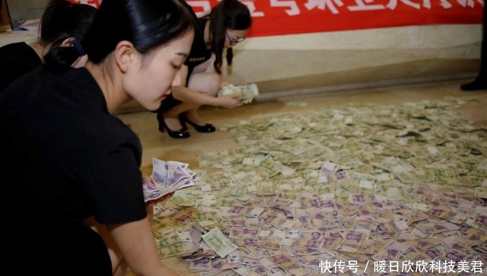 夫妇|农村夫妇带14麻袋零钱买房, 攒了30年, 最终金额让人十分佩服