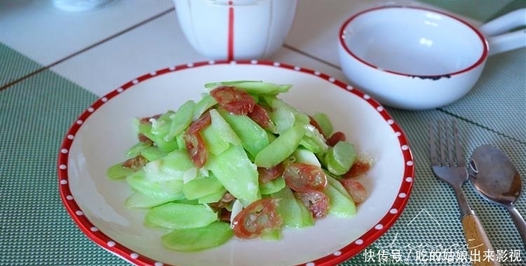 腊肠|三伏天,遇到这菜我从不还价,碰运气才能买到,脆嫩爽口特营养