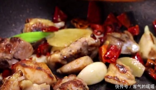 营养|维C含量是苹果的10倍,几毛钱1斤,好吃还营养,这么做解馋又下饭