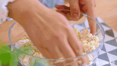 比买|不需要一滴油,只需要电饭锅。手工做的沙琪玛比买的沙琪玛好吃得多