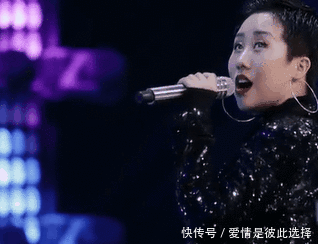 狂赞|Ella狂赞、Lisa尖叫,97年的她未免太飒了!