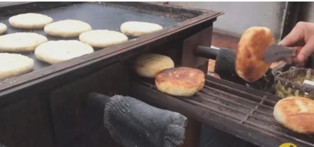 摆摊|夫妻摆摊1个月赚9万:不要拿业余,去侮辱凭本事吃饭的人