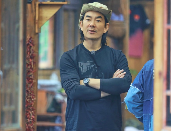  抢先|任贤齐提议和黄磊做邻居，不料被人抢先，戚薇才是搬家蹭饭第一人