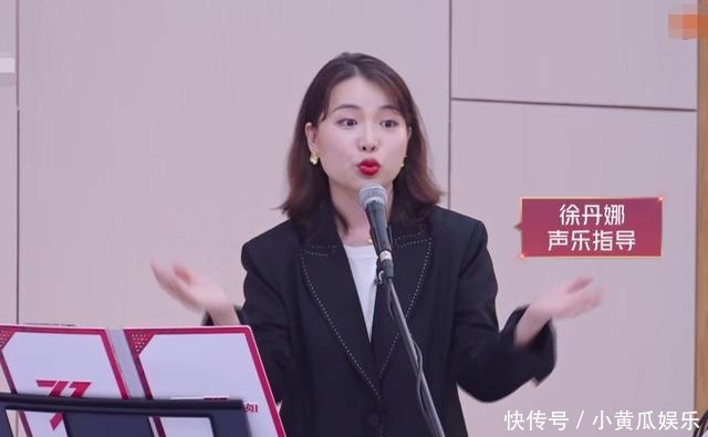 手指向|“艾瑞巴蒂”组选组长,别的姐姐都伸手指丁当,只有黄圣依不一样