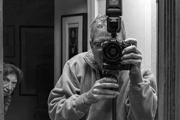 黯然失色|他为93岁的妈妈拍了一组照片,让所有自拍美颜都黯然失色