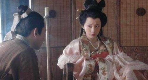  外室|得知丈夫偷养外室，正妻大怒提刀上门，见到人后丢开刀，抱住安慰