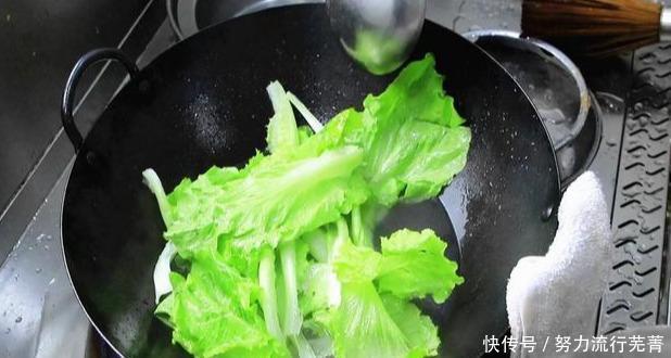 做法|蚝油生菜,别再直接下锅炒,换一种做法,生菜脆嫩爽口,鲜香好吃