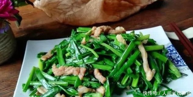 简单|简单的几道家常菜,好吃不贵有营养,家人坐在一起吃的很温馨