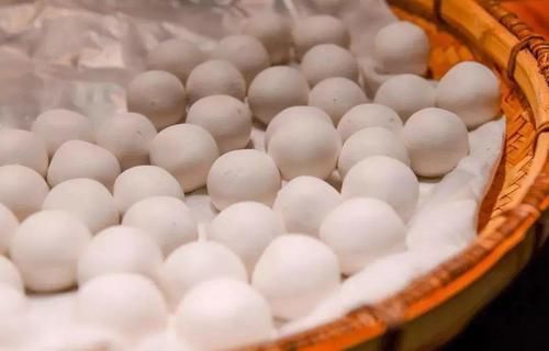 端午|这3种要去皮吃的中国美食端午粽子又上榜,老外差点当成生菜