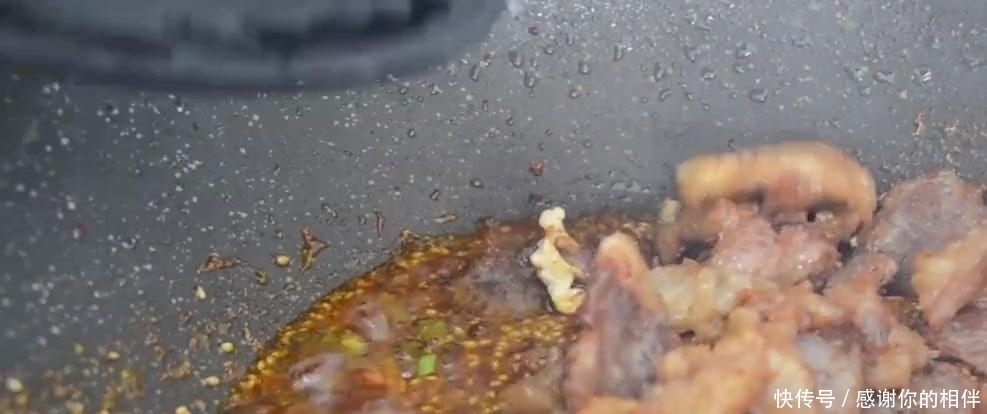  分享|给大家分享一个大人孩子都爱吃的孜然羊肉，我们一起来看一下！