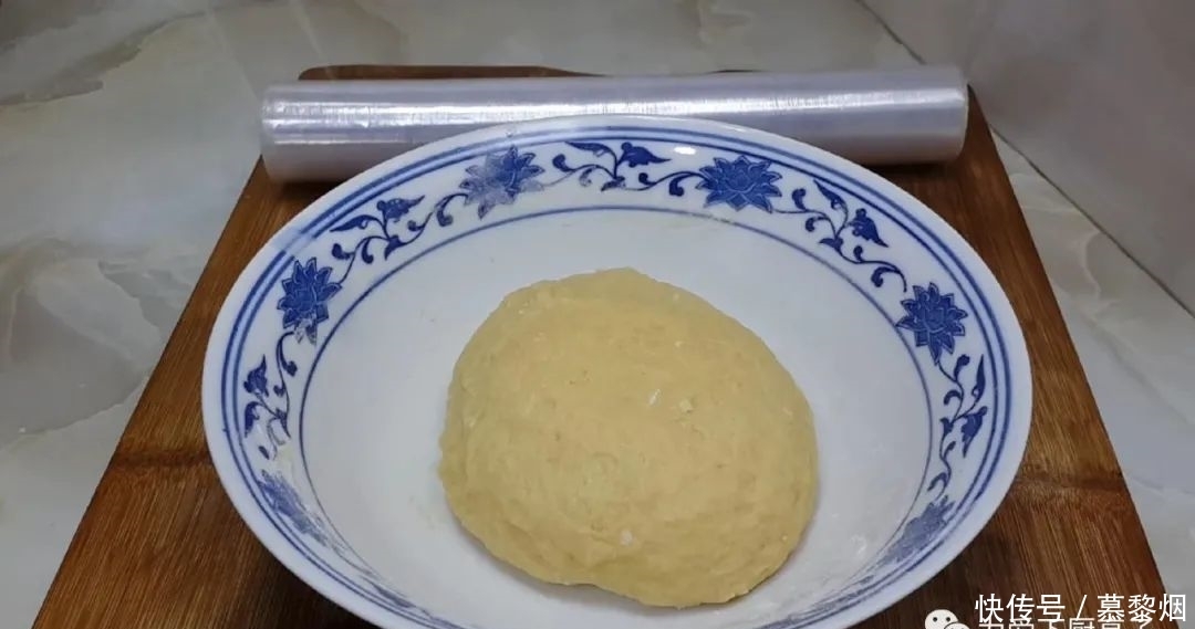 发面|家常小油条的做法,不发面不烫面,个个焦脆又香甜,真的太好吃了