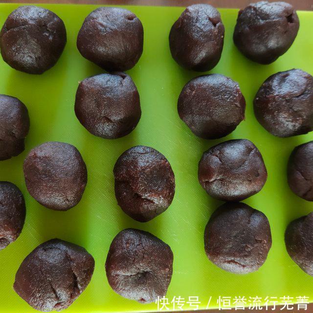 蛋黄|蛋黄酥,自己做的吃着更健康