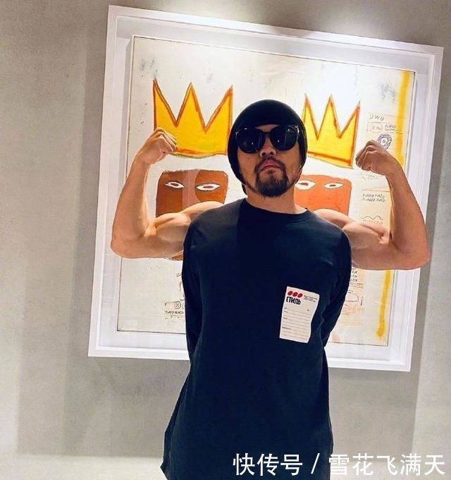 主动|都是歌王差距大:周杰伦胡子拉碴被偷拍,王力宏主动秀健硕好身材