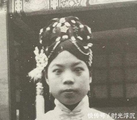 抗战时期|离开紫禁城后,末代皇妃毅然离婚,抗战时期沦为小贩,晚年嫁平民!