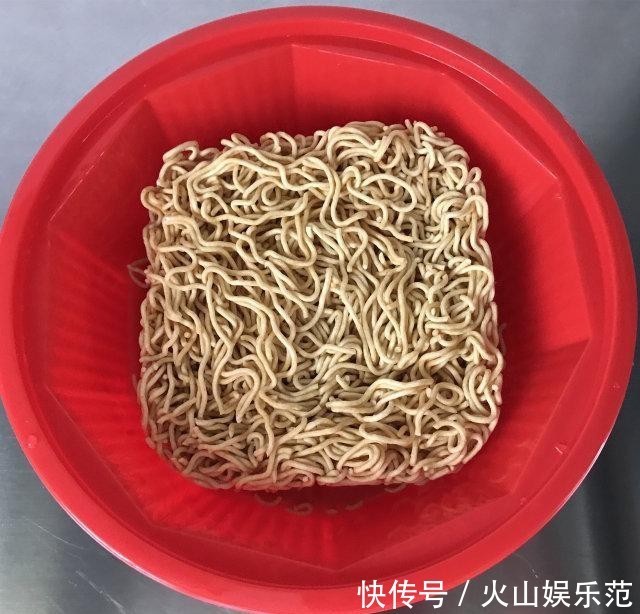 鸡蛋|鸡蛋酱拌面,面条Q弹、筋道又爽滑