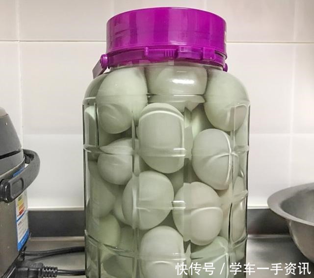 特别|外婆独有的腌制咸鸭蛋配方,一剥皮油滋滋冒,吃过一回终身难忘