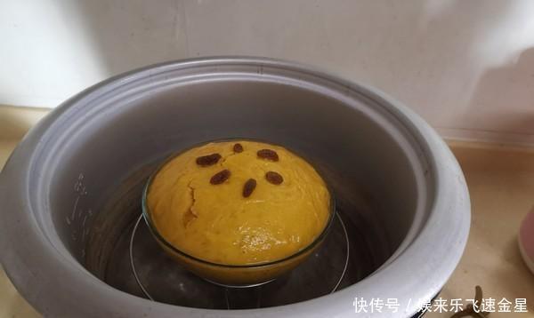 蒸成|在南瓜中加入一点,揉捏并蒸成适合秋天的暖心甜点