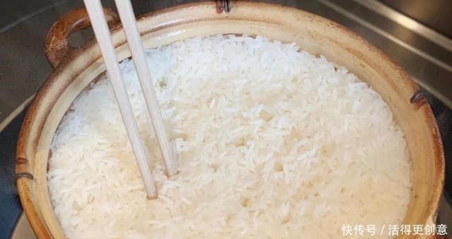 详细|正宗广式煲仔饭不糊的2个小妙招!最详细的做法,让你锅锅成功