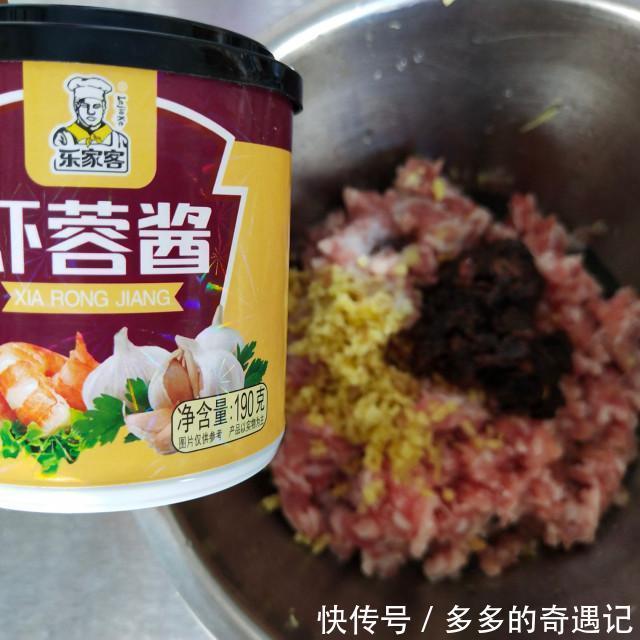  令人|虾蓉酱小笼包，入口鲜味浓，令人胃口大开