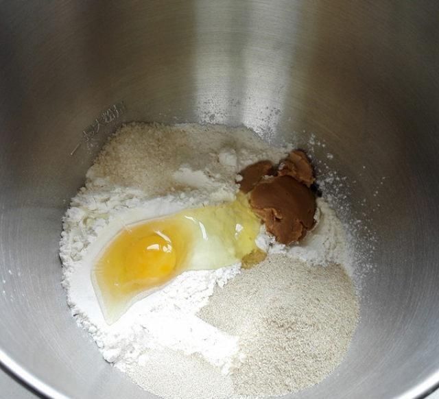  口吃|一款操作简单的餐包，添加了白味噌和葱花，空口吃味道也是棒棒的