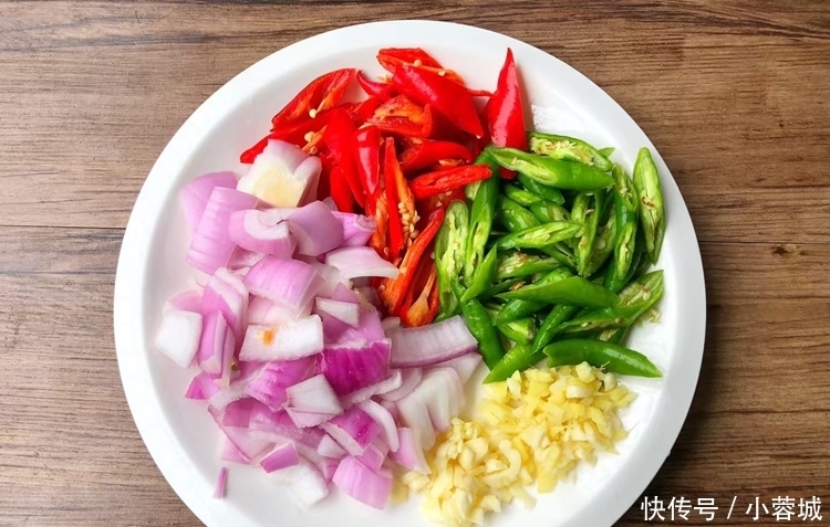  天热|天热没胃口，试试这道菜，鲜香开胃又下饭，百吃不厌