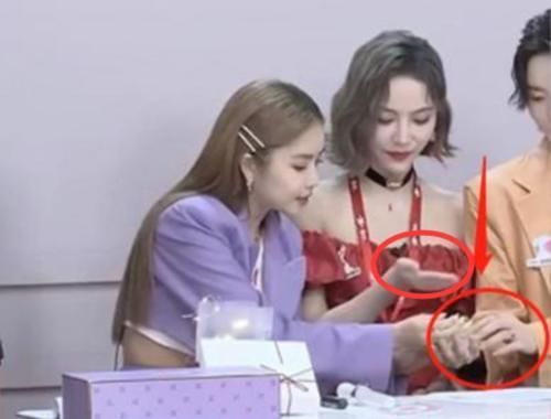 索求|THE9直播意外不断,虞书欣冷落赵小棠,安崎“无视”许佳琪索求