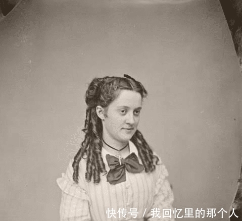 家里|美女继承6亿遗产后,宅在家里80年,很难想象她在别墅里做什么