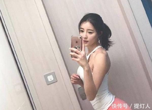 时尚|身材苗条的打底裤美女,展现靓丽姿态,让人总想多瞄几眼!