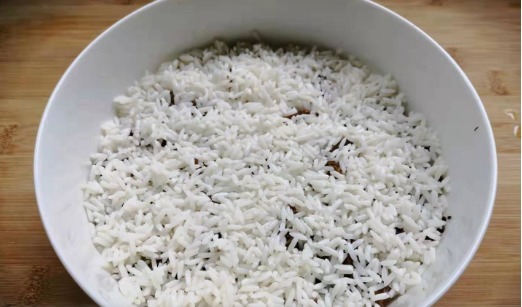 层糯米|红糖糯米饭的家常做法,这样做软糯香甜,孩子超喜欢,太好吃了