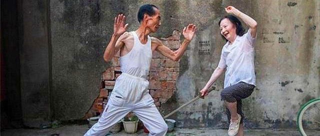 步入|中国首批“丁克夫妻”，已经步入晚年，现在他们后悔了吗
