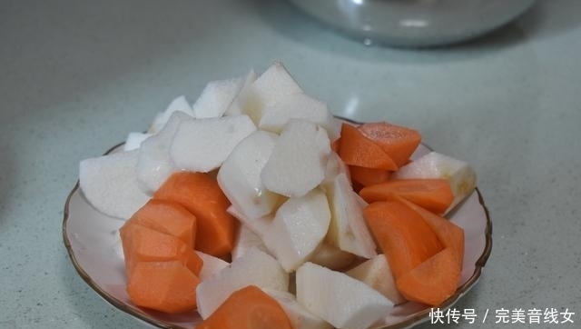 山药|秋冬季天气干燥,多喝汤营养又补水,山药排骨煲汤鲜甜味美太好喝
