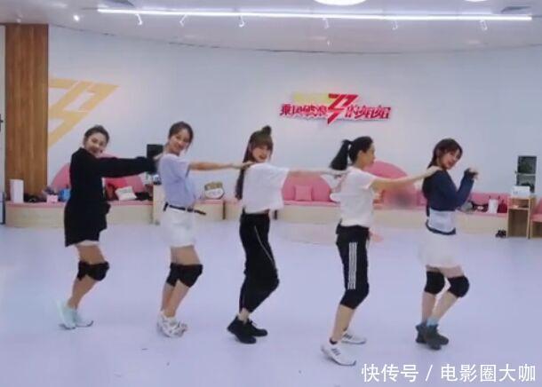  姐姐|《浪姐》张含韵在新的组合越来越耀眼，为了solo能赢她也是拼了