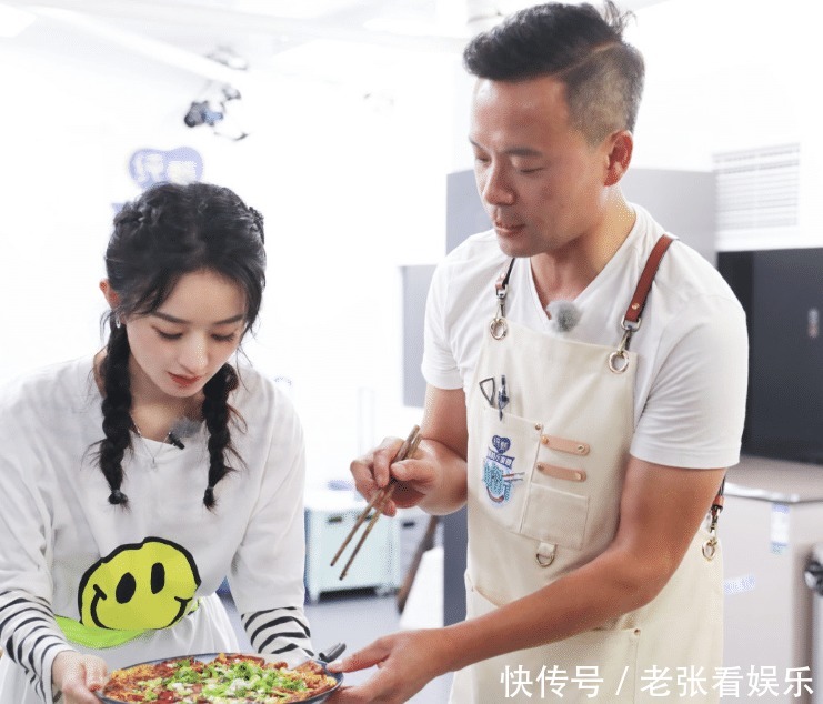 切菜|赵丽颖上节目第一次切菜,镜头特写到她的手,我却在关注她的指甲