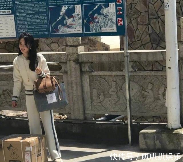 笑容|赵丽颖录《中餐厅》再曝路透照,笑容明媚,黄晓明林大厨热情接待