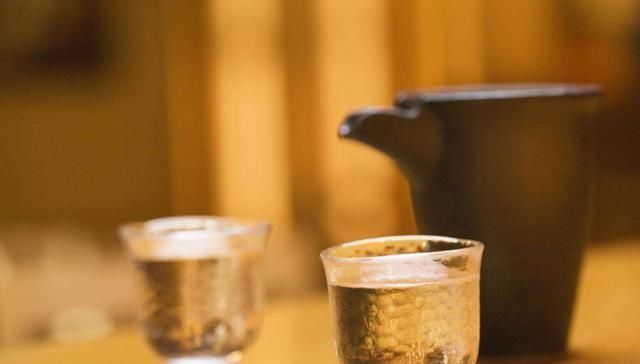 市场当中|酒精勾兑酒市场比例达九成,其实酒精勾兑酒也有优劣之分