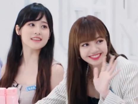  蔡徐坤|虞书欣见到Lisa太激动，小声嘟囔4个字，蔡徐坤听到后一脸痴迷