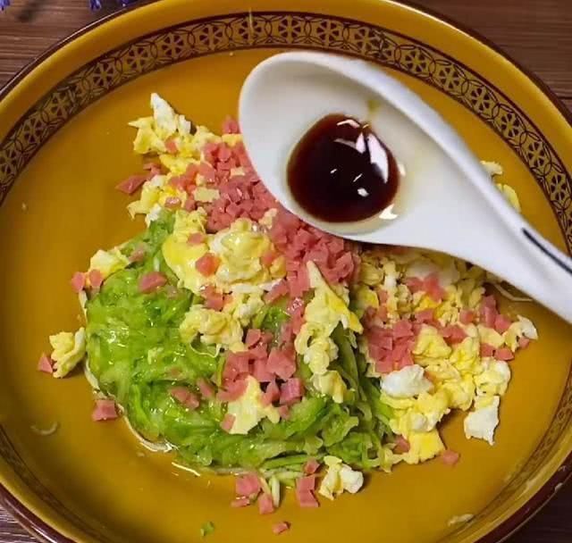 剩的|剩的饺子皮不要扔,做成包子,一擀一包真省事,皮薄馅大真好吃