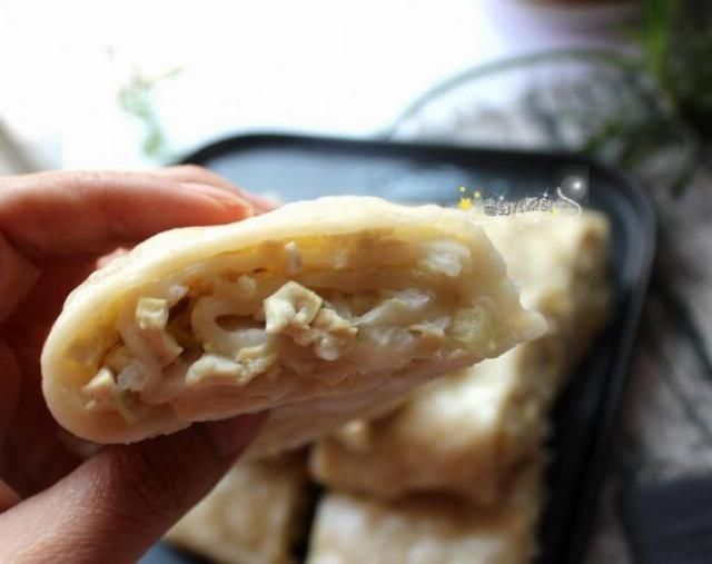 好吃|小时候吃着奶奶做的豆腐卷最好吃,5块钱食材能做一锅,补钙健脾,吃不够